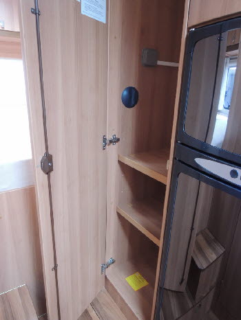 Hymer T 614 Kleiderschrank